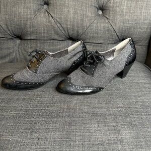 Soft Style by Hush Puppies Black and Gray Women’s Oxfords.  Women’s size 6